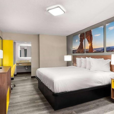 Days Inn By Wyndham Albuquerque Northeast Екстер'єр фото
