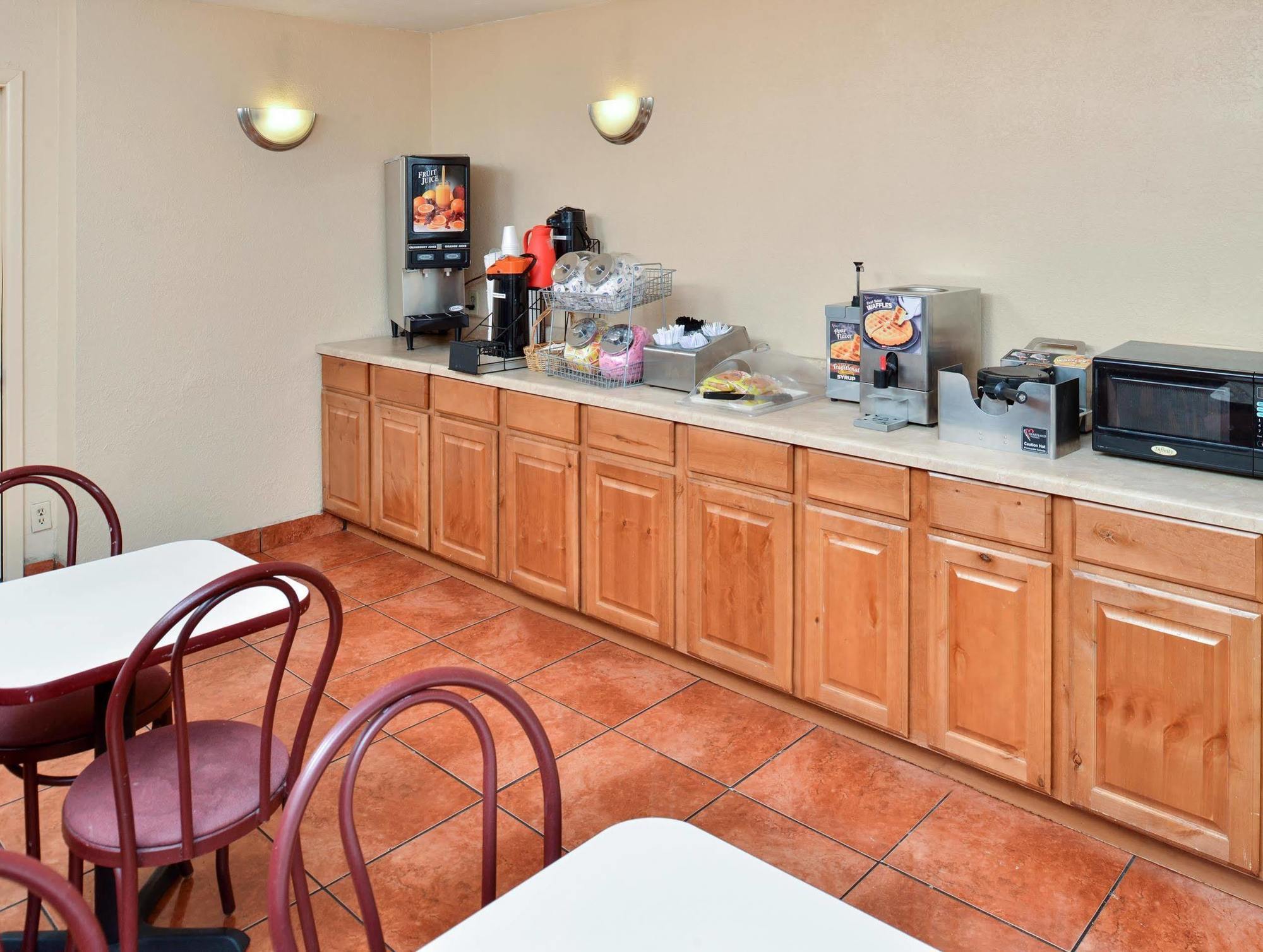 Days Inn By Wyndham Albuquerque Northeast Екстер'єр фото