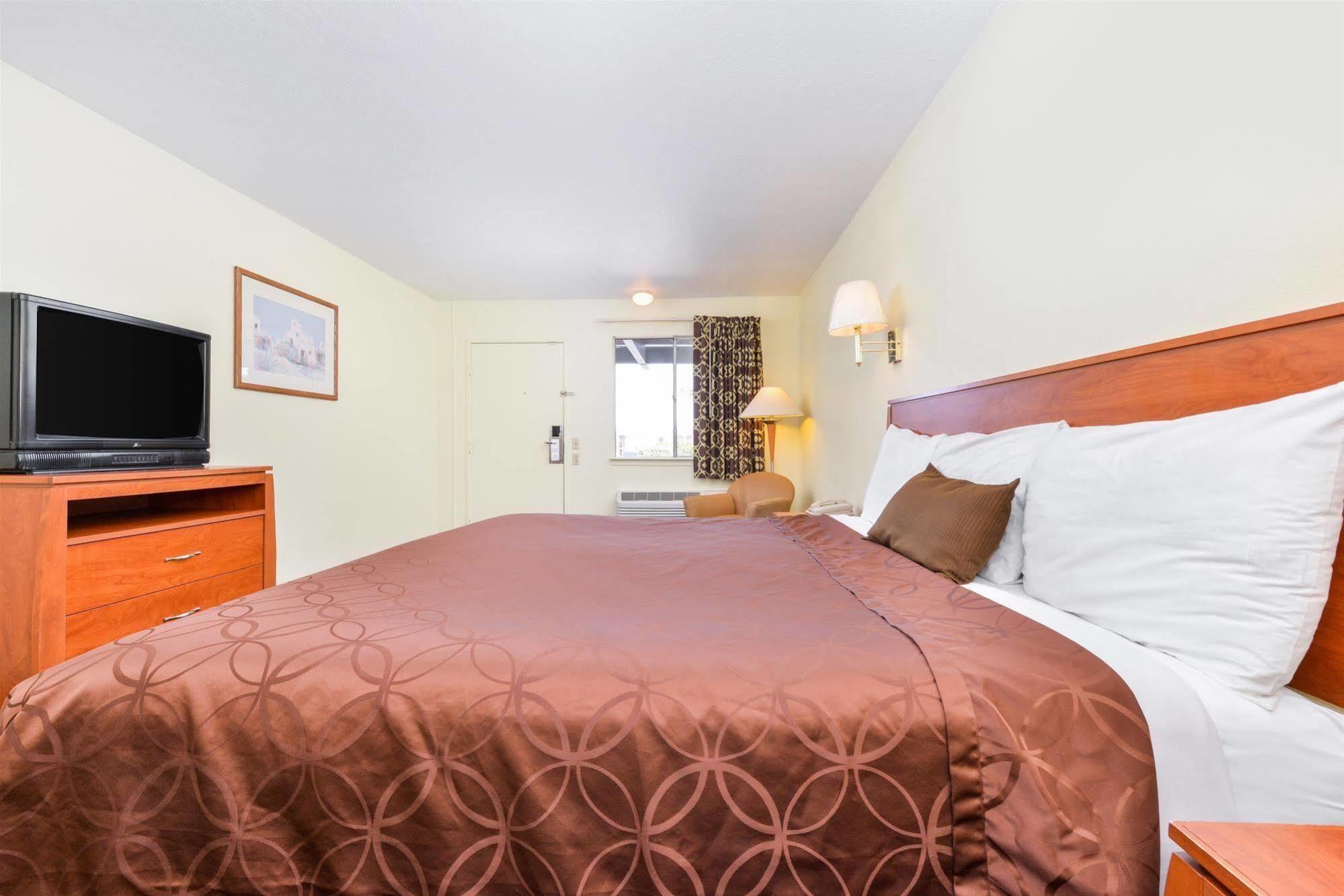 Days Inn By Wyndham Albuquerque Northeast Екстер'єр фото
