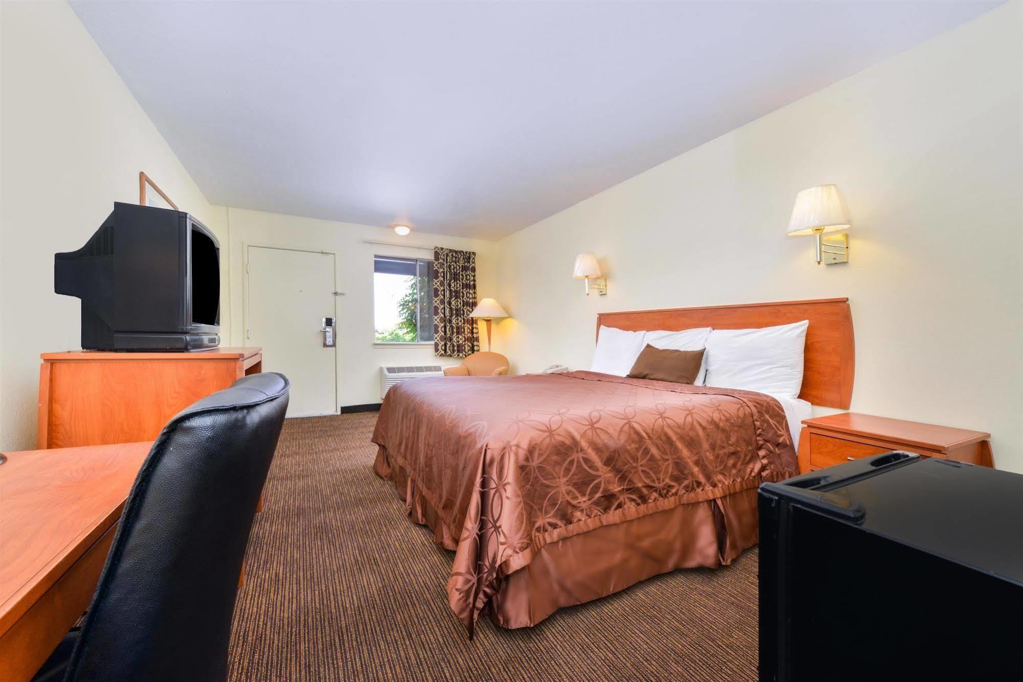 Days Inn By Wyndham Albuquerque Northeast Екстер'єр фото