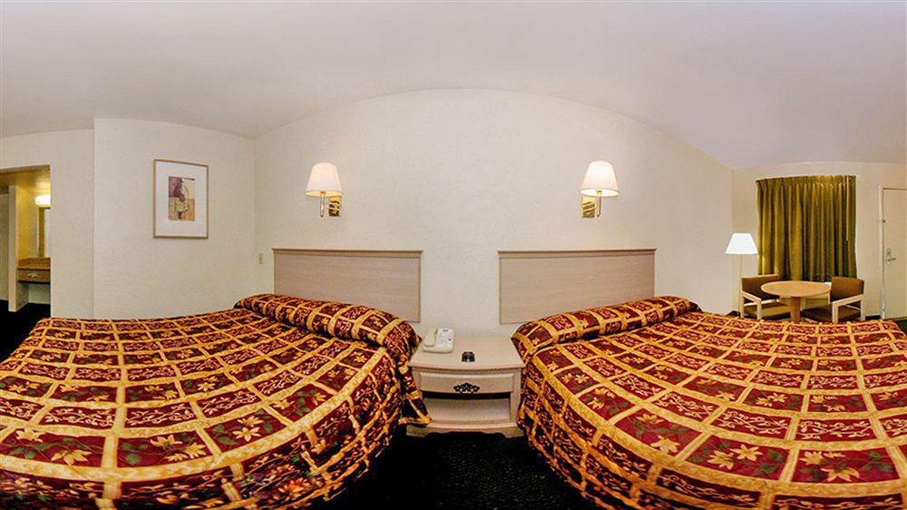 Days Inn By Wyndham Albuquerque Northeast Екстер'єр фото